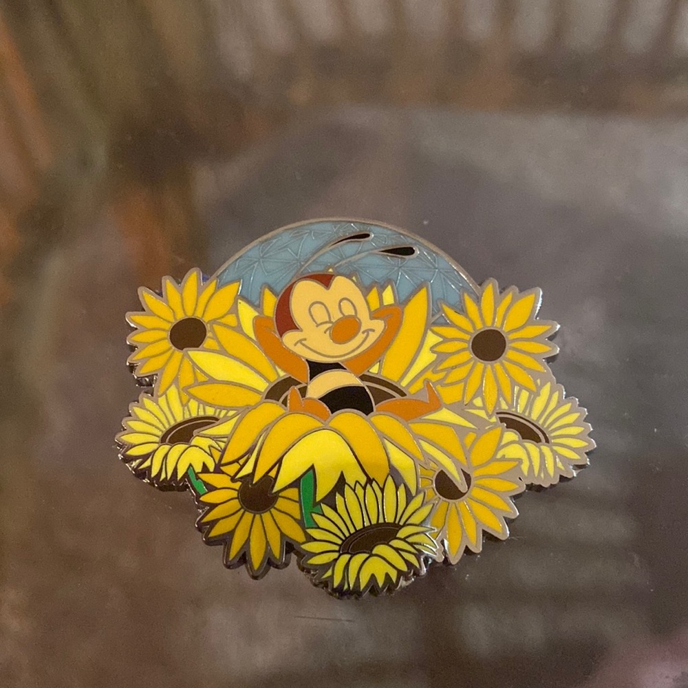 Disney Spike the Bee 2022 Flower and Garden Festival Pin